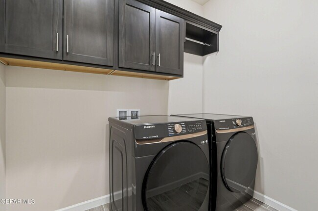 Building Photo - 533 Twilight Dr