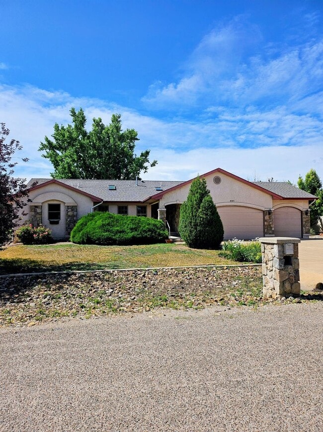 Building Photo - ALL PROSPECTIVE TENANTS MUST SUBMIT A $58 ...