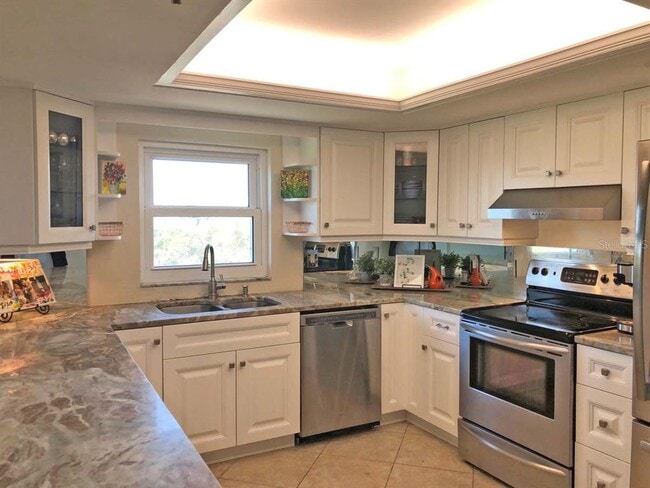 Building Photo - 160 Columbia Dr