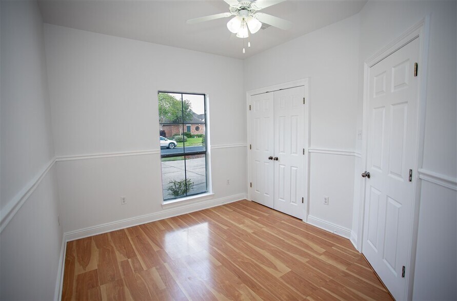Building Photo - 10562 Oakley Trace Dr