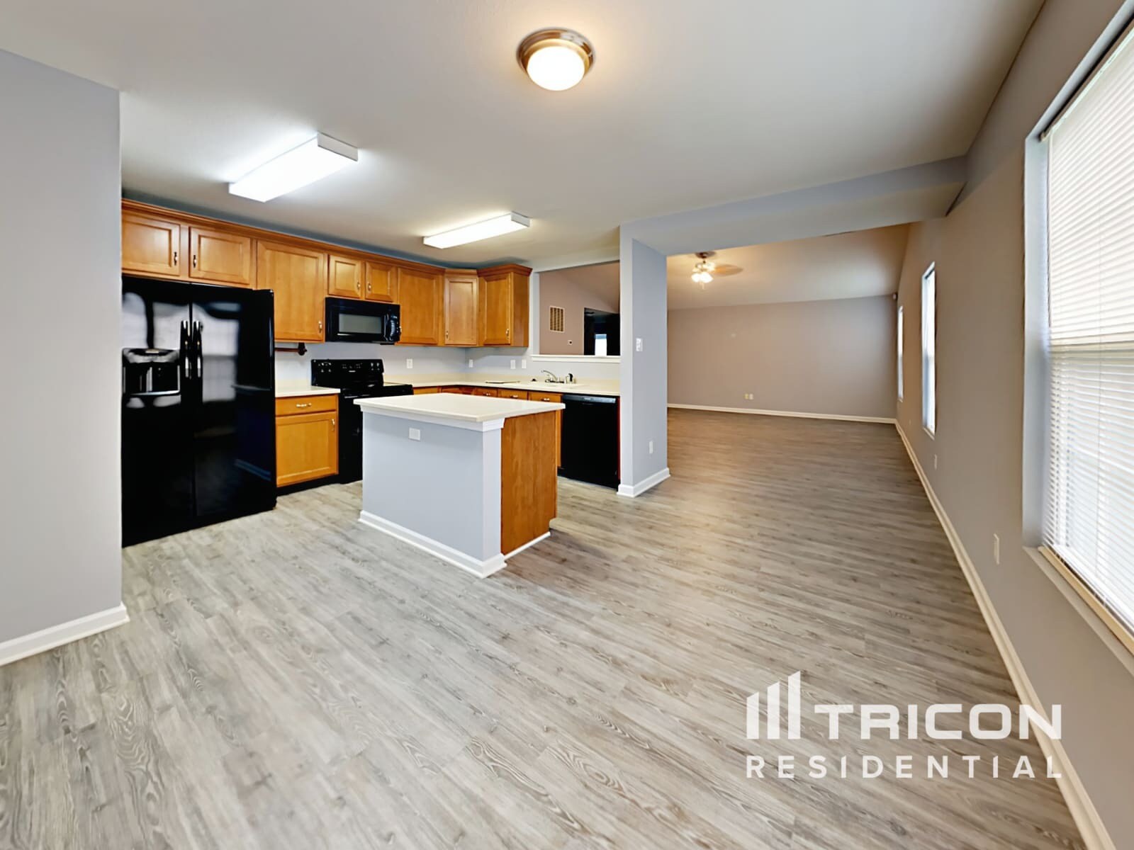 Building Photo - 3367 Pikes Peak Dr