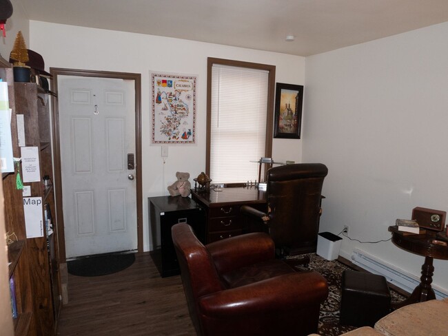 Building Photo - Bright 2-Bedroom Easton Apartment with Out...