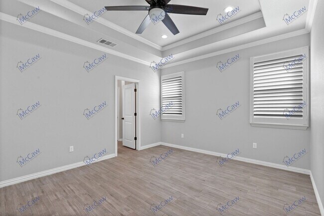 Building Photo - 2524 Creek Dr