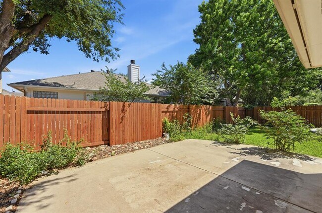 Building Photo - 905 Hunter's Creek Dr