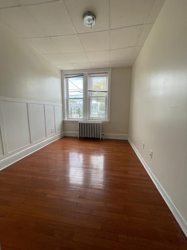 Building Photo - 197 Mallory Ave