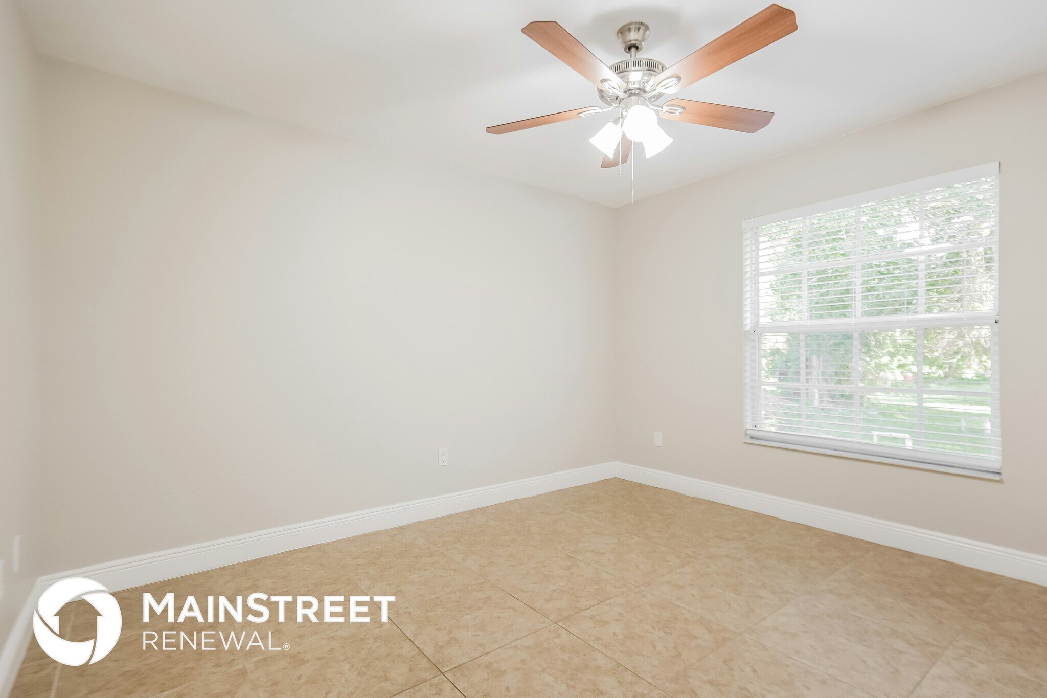 Building Photo - 1018 Card St E