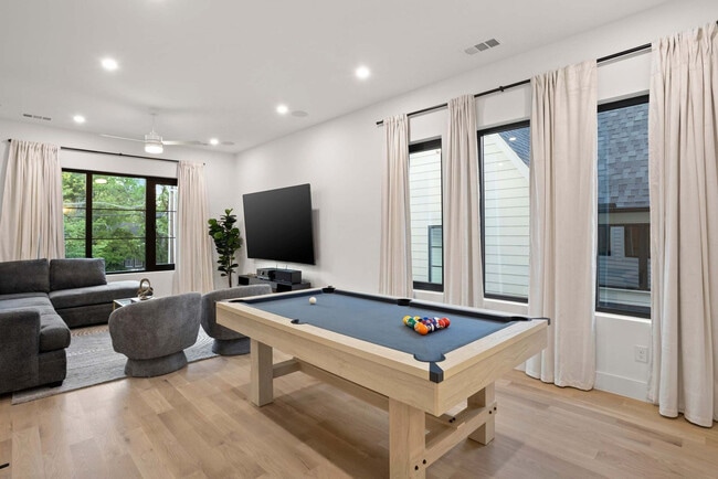 Building Photo - 8922 San Benito Way