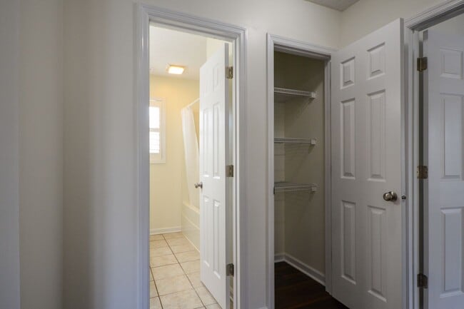 Building Photo - Escoba Bay Community- 3 Bedroom PLUS Bonus Room