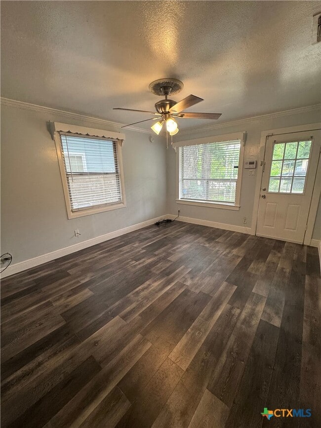 Building Photo - 1705 Holly St