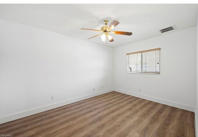 Building Photo - 409 SW 47th Ter