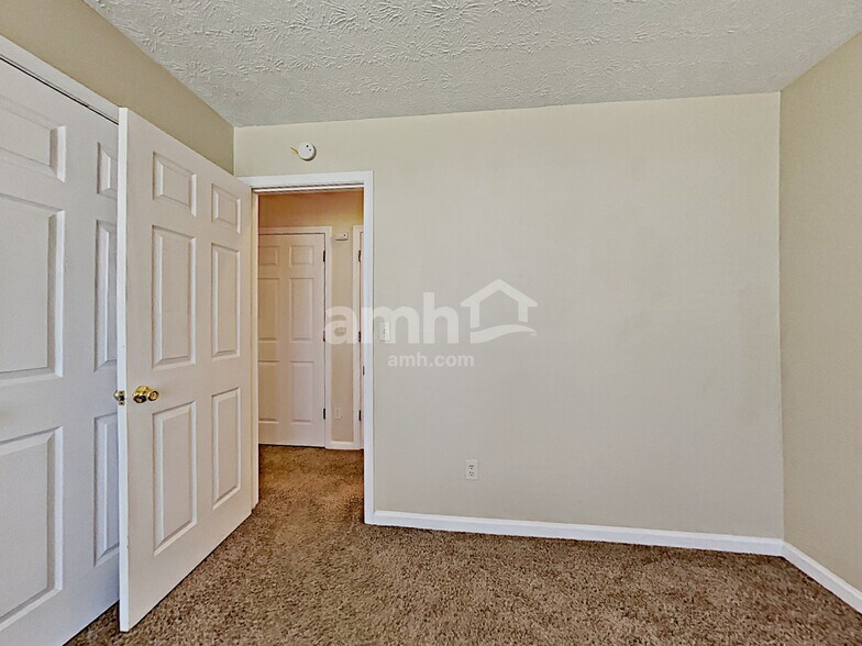 Building Photo - 1735 Westfield Ct