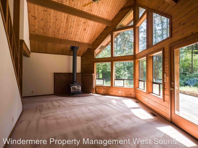 Building Photo - 5209 NE Forest Glade Ln