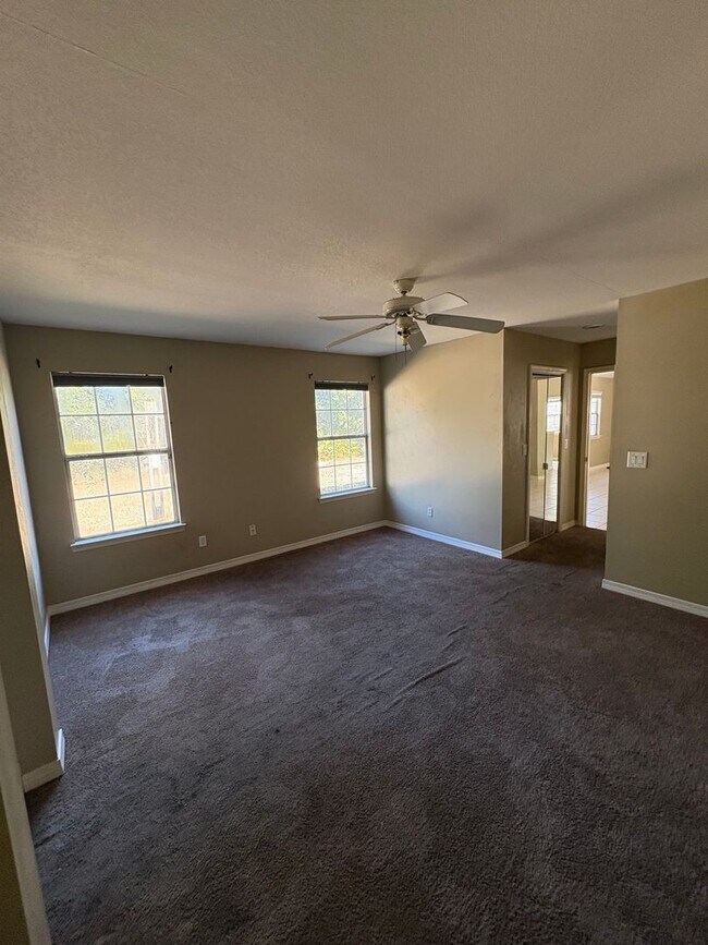 Building Photo - 118 Summerwood Dr