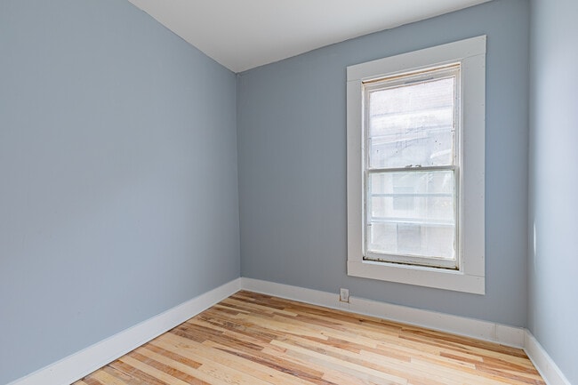 Building Photo - 383 Champlain St