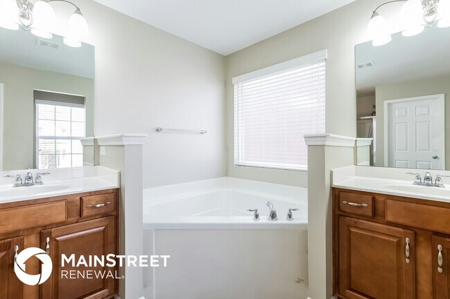 Building Photo - 422 Laurel Hills Dr