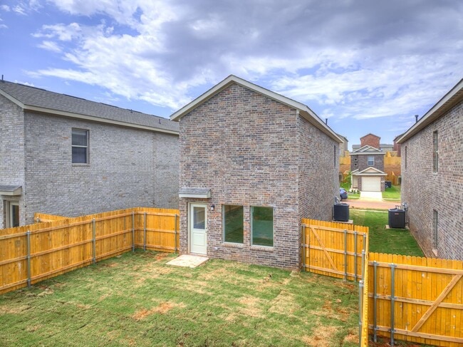 Building Photo - Brand New Home + Edmond Schools + Washer &...