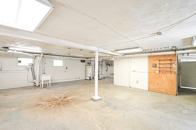 Building Photo - 7139 Eastlawn Dr
