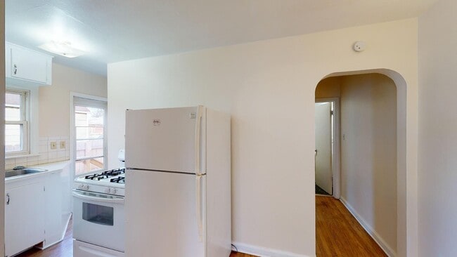 Building Photo - Duplex Available in Beaverdale - 3D Tour