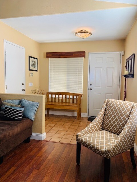 Building Photo - 973 Naples Dr