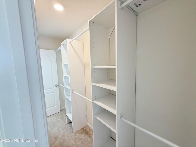 Building Photo - 523 Spanish Oaks Way