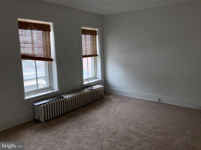Building Photo - 257 W Rowe St