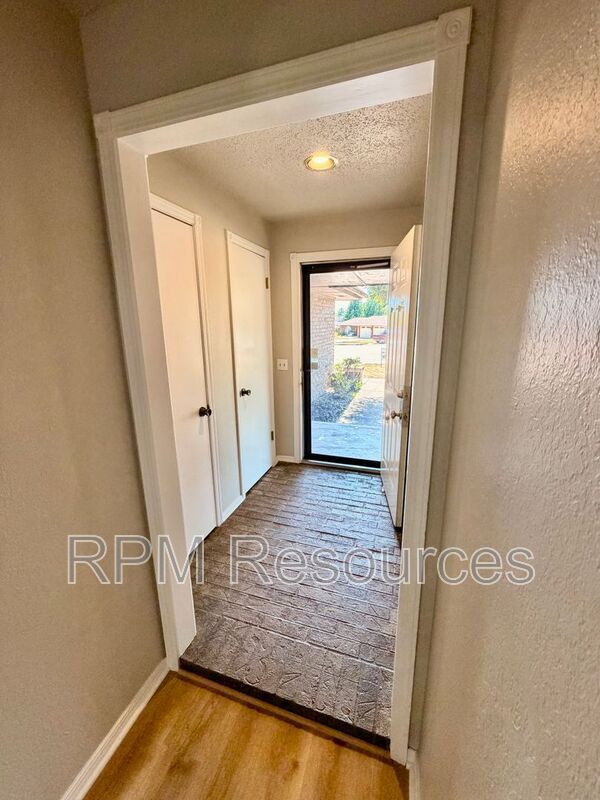 Building Photo - 1208 Beano Bend