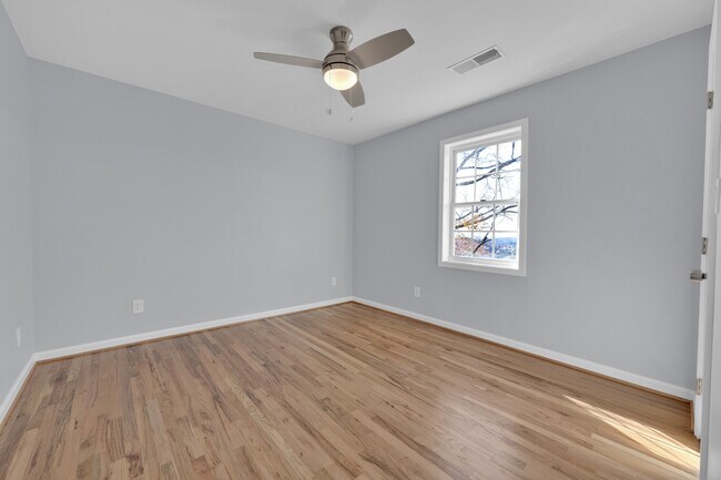 Building Photo - 294 Shades Crest Rd