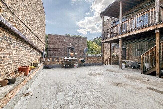 Building Photo - 1435 E 53rd St