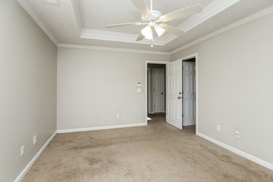 Building Photo - 1405 Buckingham Pl