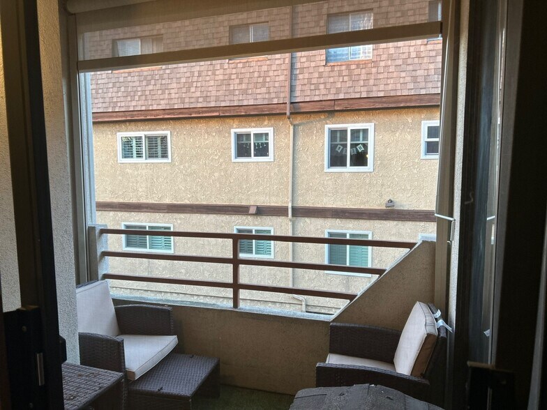 enclosed patio with retractable shade - 3913 N Virginia Rd