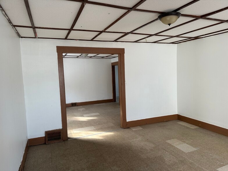 Building Photo - 1366 E 45th St