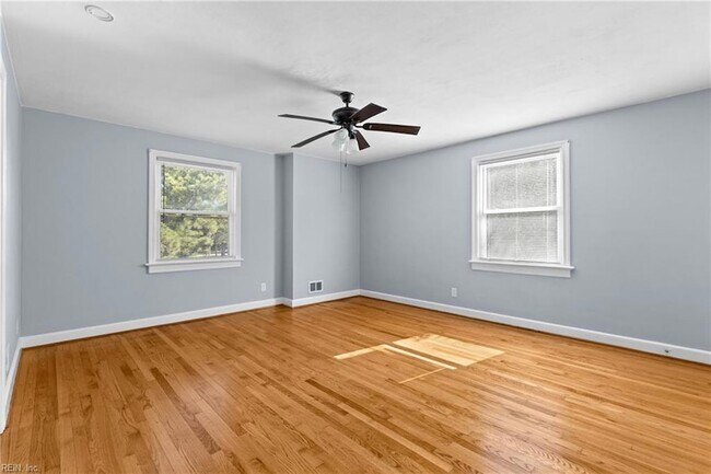 Building Photo - 1200 Little Bay Ave