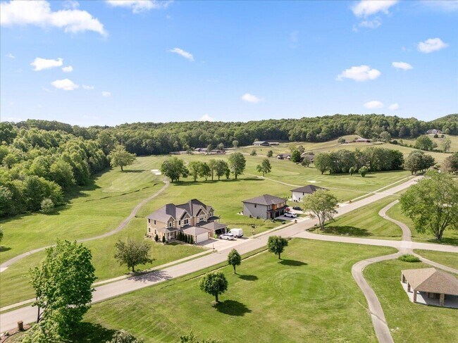 Building Photo - 200 Crooked Creek Dr