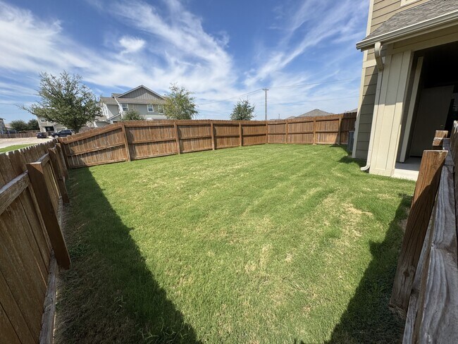 Building Photo - 7615 Stonehollow