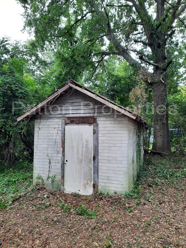 Building Photo - College Place Home