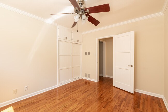 Building Photo - 2256 S Carmelina Ave