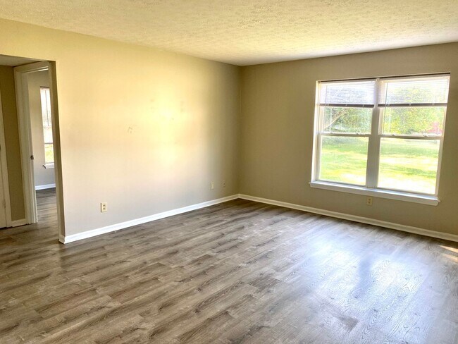 Building Photo - Remodeled 3 bedroom apartment in Portland ...