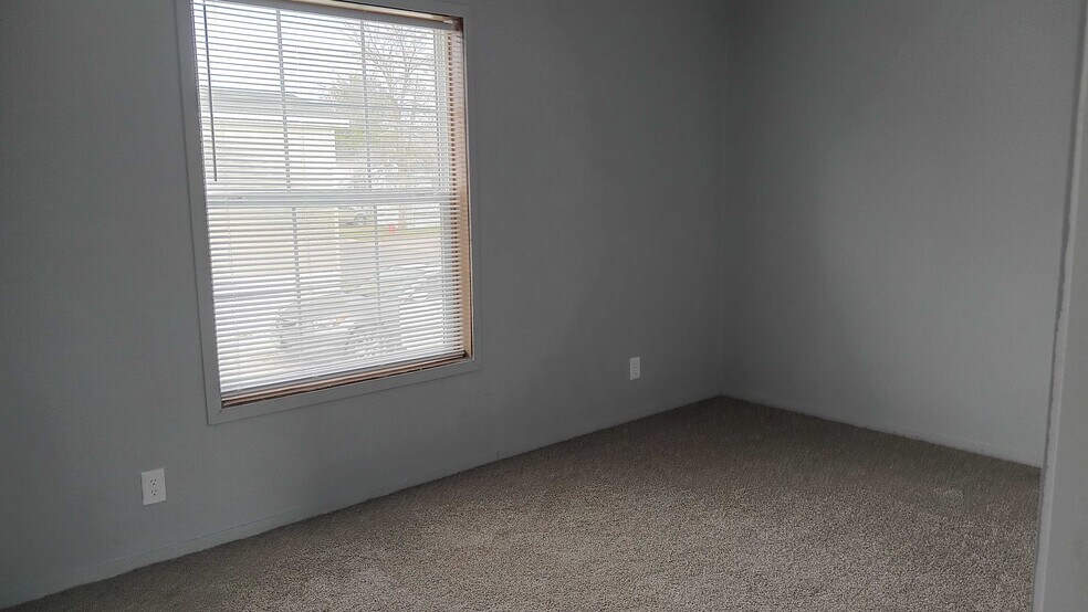 Building Photo - 49 Meggan Dr