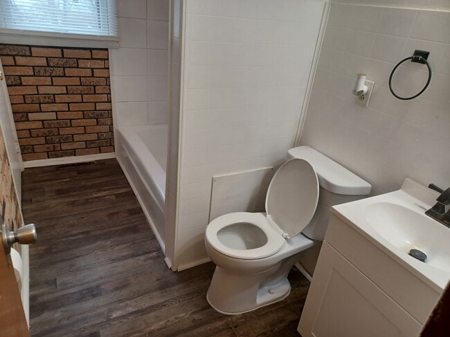 Building Photo - 321 Elder St