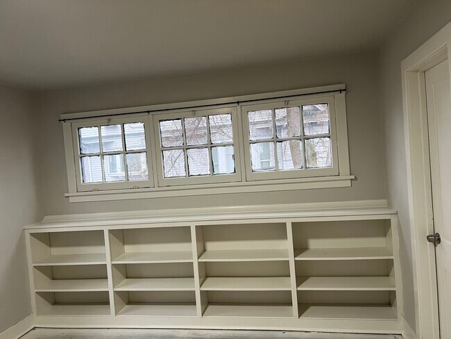 Building Photo - 1305 N Madison St