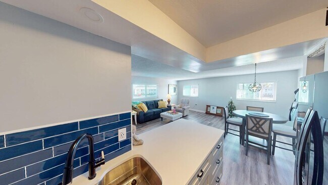 Building Photo - 105 47th Ave Dr W