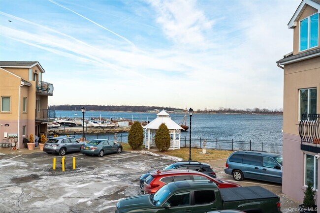 Building Photo - 1432 Outlook Ave