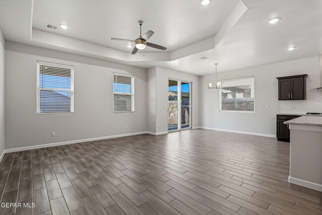 Building Photo - 533 Twilight Dr