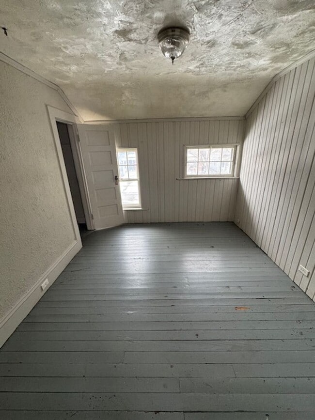 Building Photo - 3011 Hoagland Ave