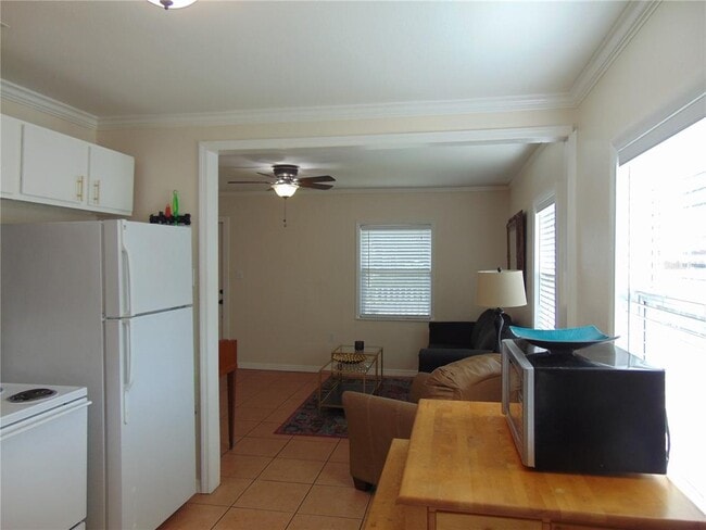 Building Photo - 3215 W Hartnett Ave