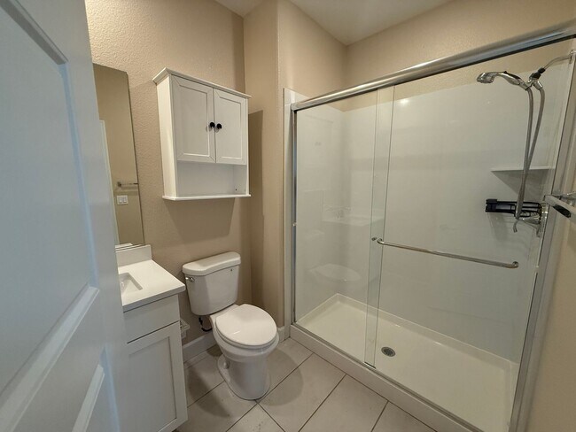 Building Photo - Newer Home in Tthe Northlake Community