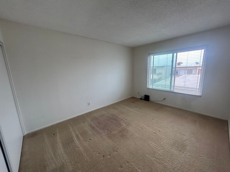 Bedroom 2 - 25925 Oak St