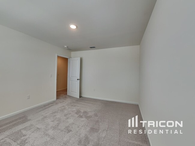 Building Photo - 208 Wild Daisy Wy