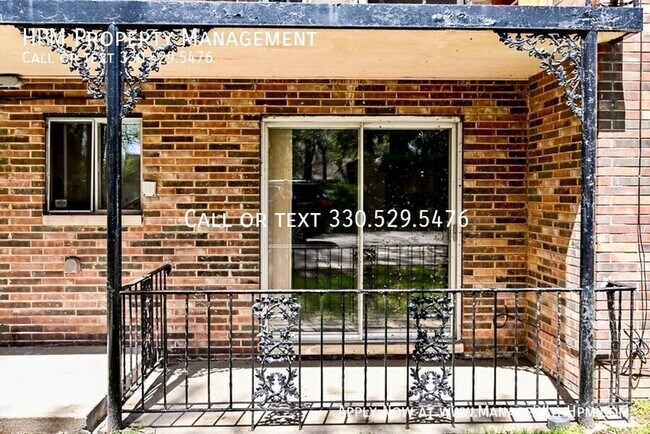 Building Photo - 842 S Green Rd
