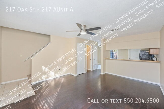 Building Photo - 217 Oak St SE